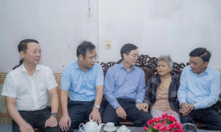 Thường trực Ban Bí thư Trần Cẩm Tú: Huế cần tập trung cao nhất cho công tác khắc phục hậu quả thiên tai