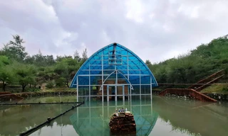 Xót xa tháp Chăm nghìn năm tuổi tại Huế bị ngâm nhiều ngày giữa nước lớn, dân lo sập đổ