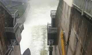 Ứng phó mưa lớn, Huế điều tiết nước hồ chứa lớn nhất thành phố về hạ du