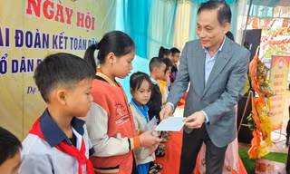 Bí thư Trung ương Đảng, Bộ trưởng Bộ Ngoại giao Lê Hoài Trung dự Ngày hội Đại đoàn kết tại Huế