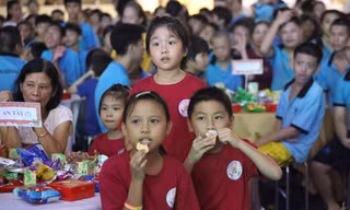 Trung thu yêu thương trẻ em hoàn cảnh đặc biệt ở Huế 