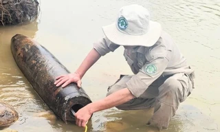 Phát hiện bom 'khủng' 227kg gần bến xe tại Huế