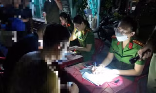 Đối tượng được kiểm tra chủ yếu là bốc vác, lái xe tải và tiểu thương đang hoạt động tại khu vực chợ