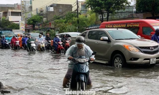Bão số 10 gây mưa lớn, nhiều khu vực Đà Nẵng ngập sâu