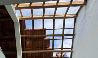 Lốc xoáy trong đêm làm hàng chục ngôi nhà ở Đà Nẵng tốc mái