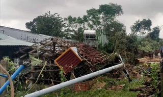 Lốc xoáy tốc mái gần 50 nhà dân ở Chiên Đàn, Đà Nẵng