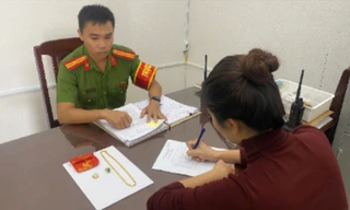 Chở người quen đến nhà ăn tô cháo rồi lén quay lại trộm 19 chỉ vàng