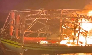 Tàu cá Đà Nẵng chở 55 thuyền viên bị cháy, chìm trên biển, nhiều tàu đang cứu hộ