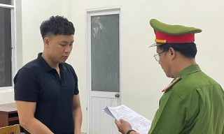 Giả danh công an dừng xe kiểm tra, ép nữ sinh đi nhậu rồi hiếp dâm 