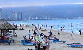 Dẹp vấn nạn lấn chiếm ở bãi biển đông khách Tây nhất Đà Nẵng