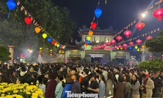 Đà Nẵng: Biển người về thiền viện hái lộc sau giao thừa