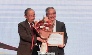 Trao Giải thưởng Văn học Duy Tân cho hai tác phẩm xuất sắc