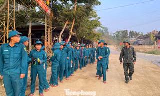 Hàng trăm chiến sĩ tăng tốc xây trường nội trú vùng biên