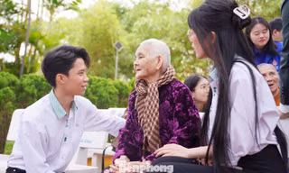  Lễ tưởng niệm 38 năm Gạc Ma: Mắt mẹ cạn khô vì nỗi đau mất con chưa một phút nguôi