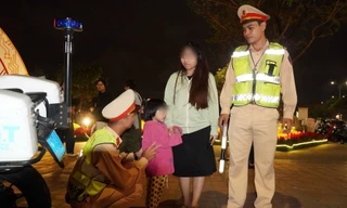 Cháu bé 4 tuổi đi lạc trong đêm giao thừa ở Đà Nẵng