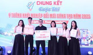 Nam sinh biến vỏ lạc thành gel giảm đau cho bạn nữ 