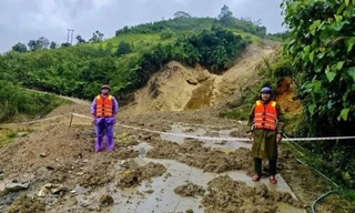 5 thôn ở Quảng Ngãi bị cô lập sau sạt lở núi kinh hoàng