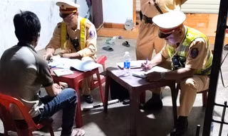 Xe 25 chỗ chở 61 người, tài xế và chủ xe bị phạt hơn 200 triệu