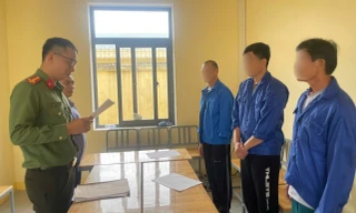 Khởi tố nhóm người cưa bom lấy 90kg thuốc nổ đem bán 