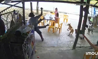 Một người đàn ông bị đối tượng dùng hung khí tấn công