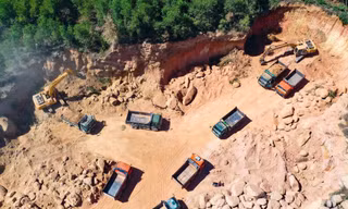 Hủy kết quả trúng đấu giá 7 mỏ đất 