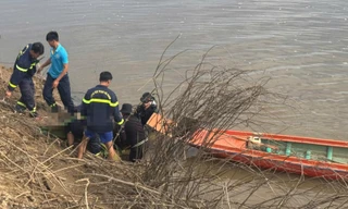 Lật thuyền độc mộc khi đánh cá trên sông, một người đàn ông tử vong