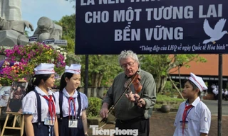 Lần thứ 28 cựu binh Hoa Kỳ vượt nửa vòng trái đất về Mỹ Lai kéo vĩ cầm tưởng niệm 504 nạn nhân vụ thảm sát