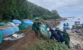 Mưa lũ ở Quảng Ngãi khiến 11 người thương vong, thiệt hại trên 1.900 tỷ đồng