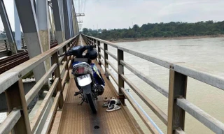 Vụ cha ôm hai con nhảy xuống sông: Lôi theo con cái để cùng chết là tội ác