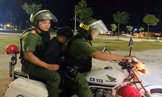 Cảnh sát đưa thiếu niên 14 tuổi đi cấp cứu sau khi hút thuốc lá từ người lạ