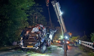 Nạn nhân bàng hoàng kể lại vụ xe tải rơi xuống mái taluy âm khiến 4 người thương vong