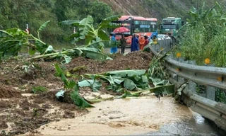 Sạt lở trên đường Hồ Chí Minh