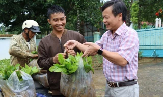 Một đại hội Đảng bộ xã không nhận hoa, chỉ nhận cây giống, phân bón