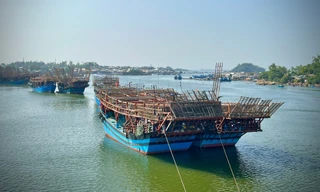 Hai tàu cá cùng 70 ngư dân Quảng Ngãi hỏng máy, đang cầu cứu giữa biển