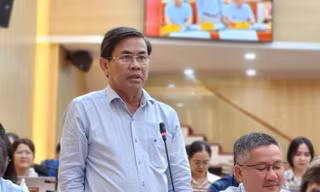 Hàng loạt Phó giám đốc Sở ở Quảng Ngãi nghỉ hưu trước tuổi