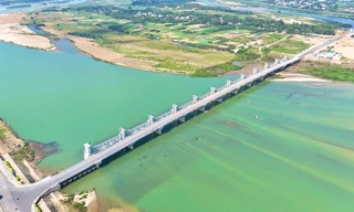 Sắp thông xe cầu trên đập dâng Trà Khúc gần 1.500 tỷ đồng