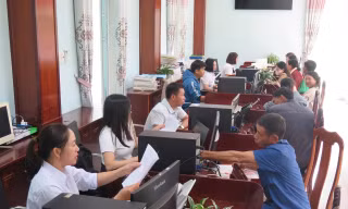 Quảng Ngãi thu hồi tiền hỗ trợ hơn 400 cán bộ không đủ điều kiện sau sáp nhập