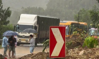 Mưa lớn, đèo Lò Xo nguy cơ sạt lở cao, khuyến cáo tài xế đi hướng khác