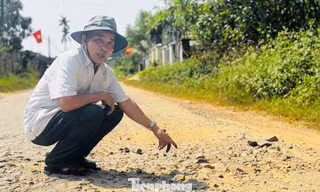 Ám ảnh tuyến đường chi chít 'ổ voi, ổ gà' ở Quảng Ngãi 