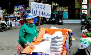 Kiếm tiền triệu mùa Tết từ nghề bán cát lư hương