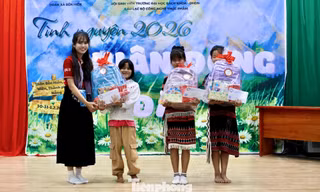 Tuổi trẻ Đà Nẵng lan tỏa 'Xuân đong đầy' đến bà con vùng cao