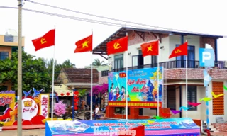 Sắc cờ đỏ thắm trên xã đảo Tam Hải trước thềm năm mới