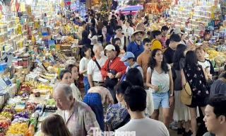 Chợ Đà Nẵng có gì mà du khách kéo tới nườm nượp? 