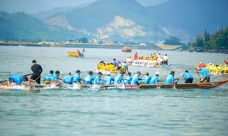 Đà Nẵng tưng bừng hội đua thuyền trên sông Cu Đê