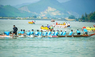 Đà Nẵng tưng bừng hội đua thuyền trên sông Cu Đê
