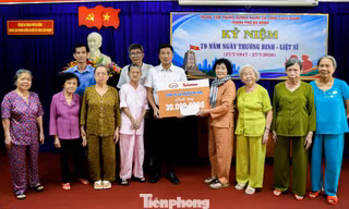 Công ty Cổ phần Him Lam, Báo Tiền Phong tặng quà tri ân tại Trung tâm Phụng dưỡng người có công cách mạng Đà Nẵng