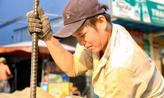 Nhọc nhằn mưu sinh giữa nắng nóng như đổ lửa 