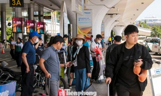 Sau Tết, người dân và du khách tấp nập trở lại Đà Nẵng