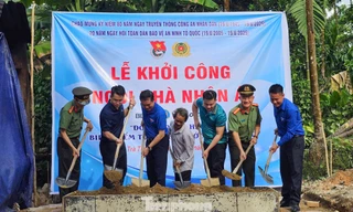 Ngôi nhà nhân ái trao tặng ông bố một mình nuôi 6 người con