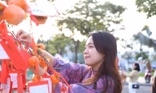 Bạn trẻ Đà Nẵng hào hứng trải nghiệm Tết cổ truyền trên phố đi bộ